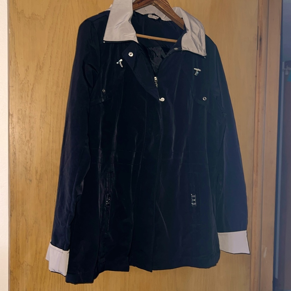 Woman’s Black & Taupe Rain Coat SIZE 12-14/L